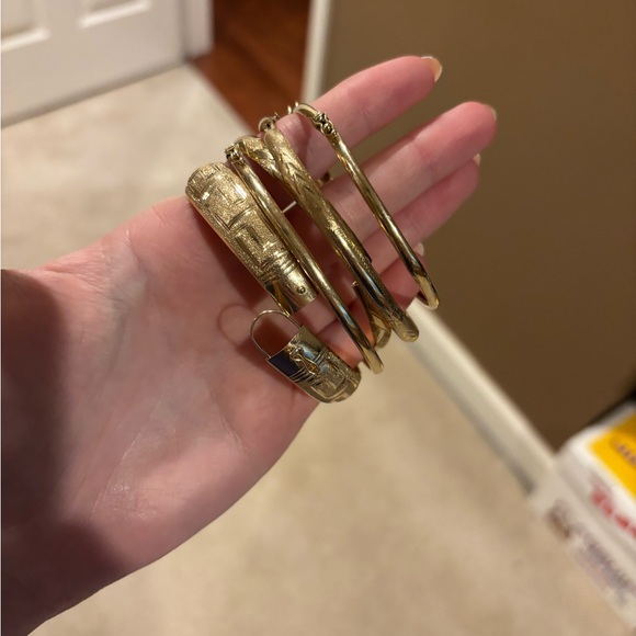 Elegant Gold and Multicolor Bangle Set - Picture 2 of 6